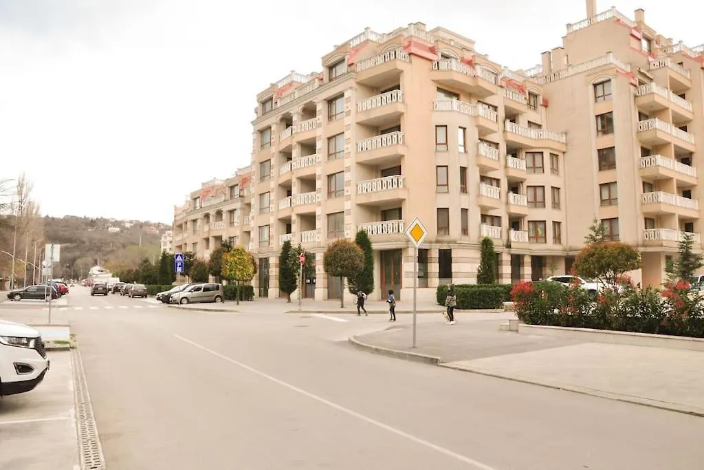 Апартамент - South Bay Varna